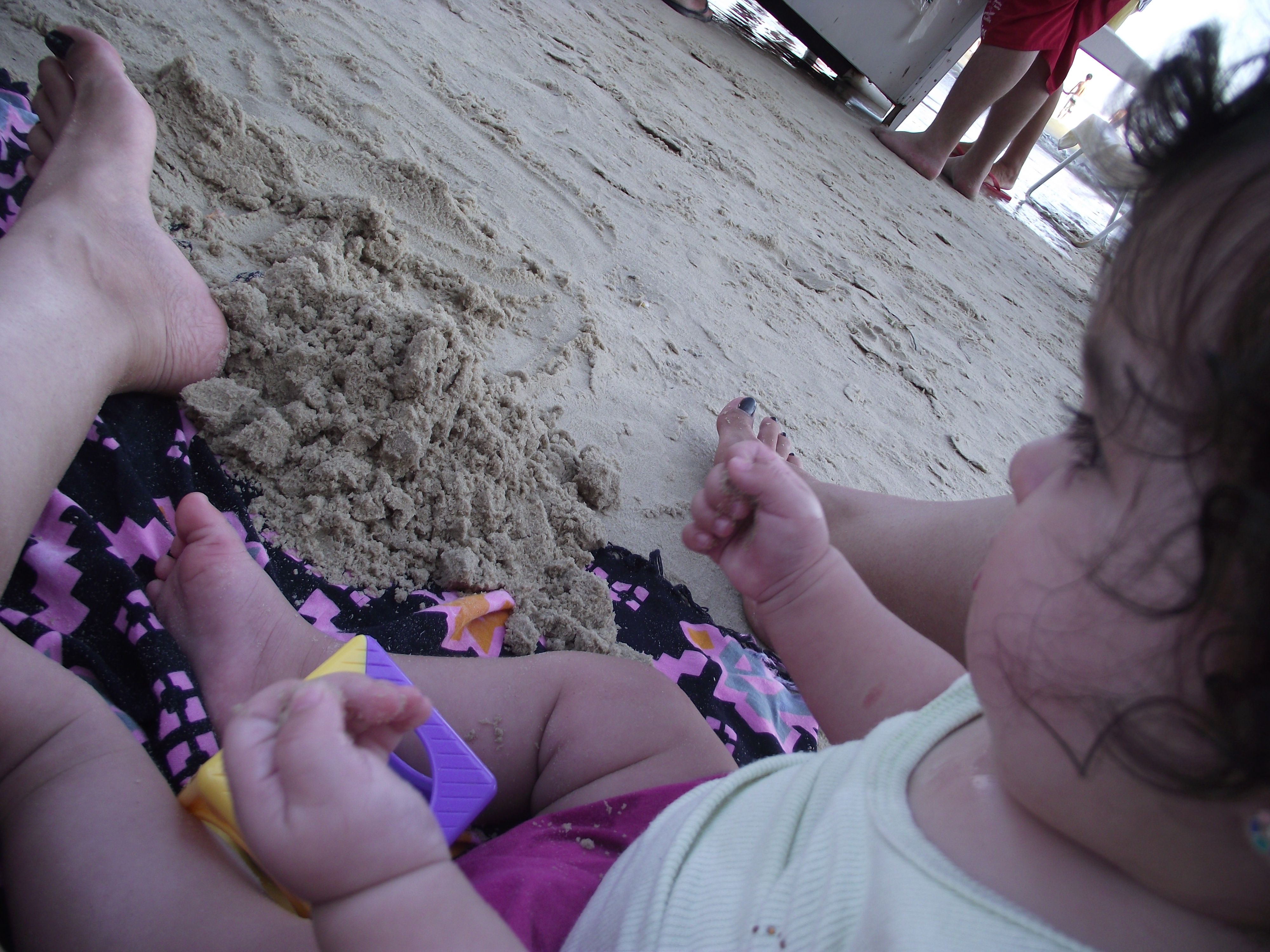 Guia para Viagens de Praia com Bebês: Dicas e Itens Essenciais