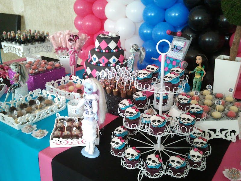 festa-monster-high-mesa