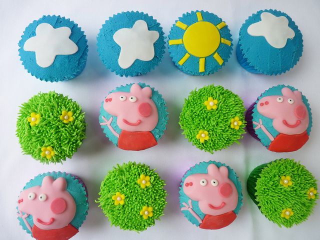 Bolinhos temáticos para festa Peppa Pig