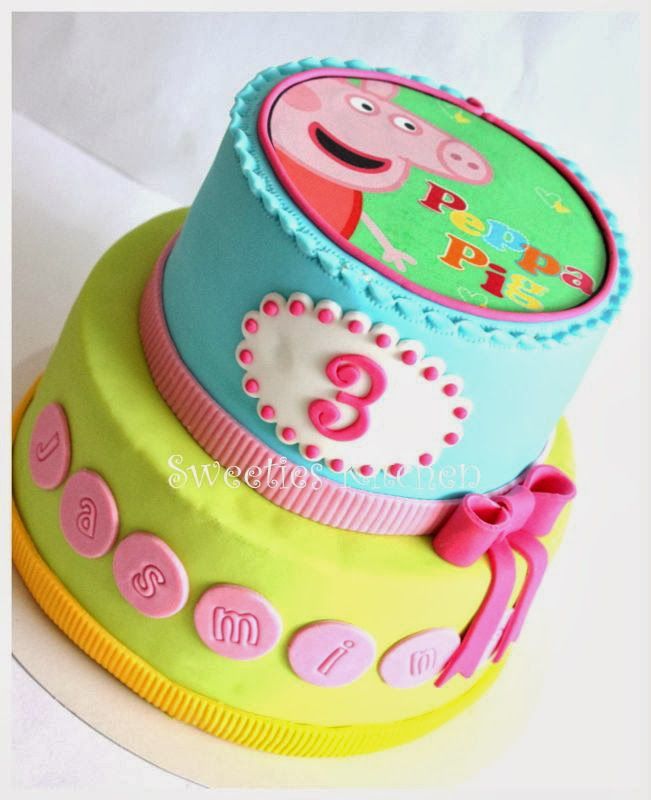 Bolo amarelo para festa Peppa Pig