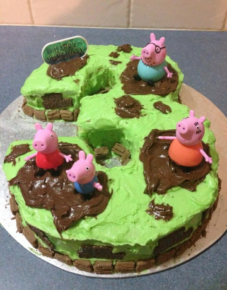 Bolo de festa Peppa Pig com poça de lama de chocolate