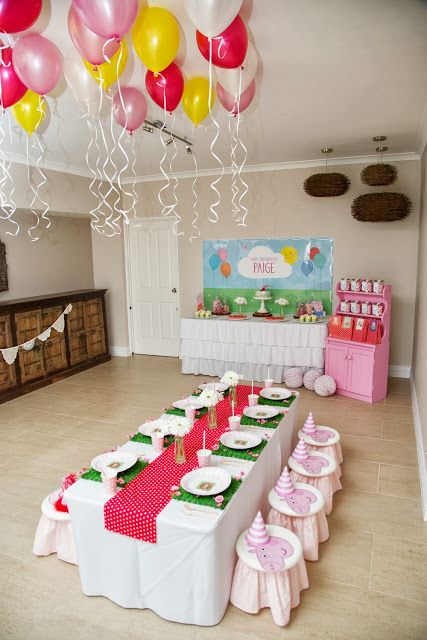 Festa Peppa Pig em salão de festas decorado