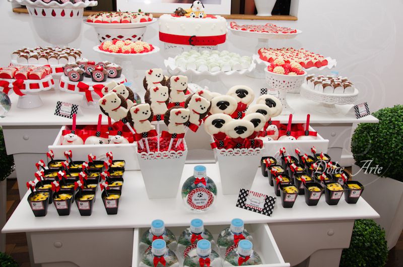 festa-infantil-mesa-guloseimas-branca