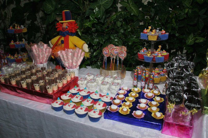 festa-infantil-mesa-guloseimas-palhaço