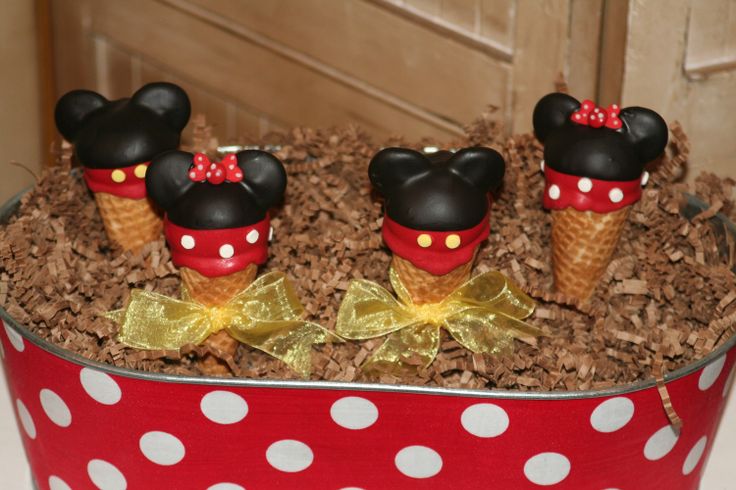 Bolo Mickey e Minnie na casquinha de sorvete