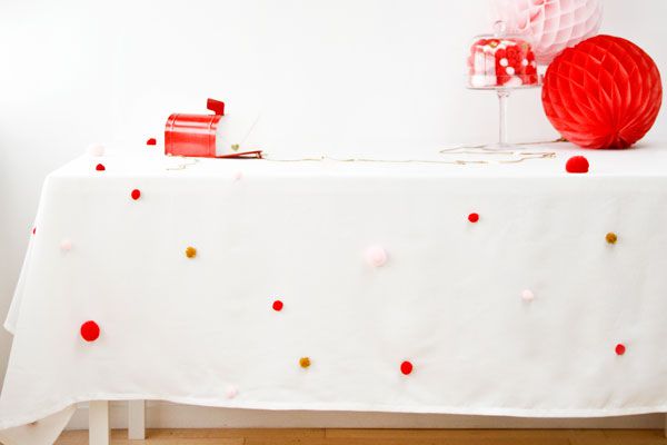 decoração de mesa com pompom para chá de bebê barato