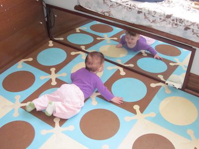 montessori-espelho-bebe-brucos
