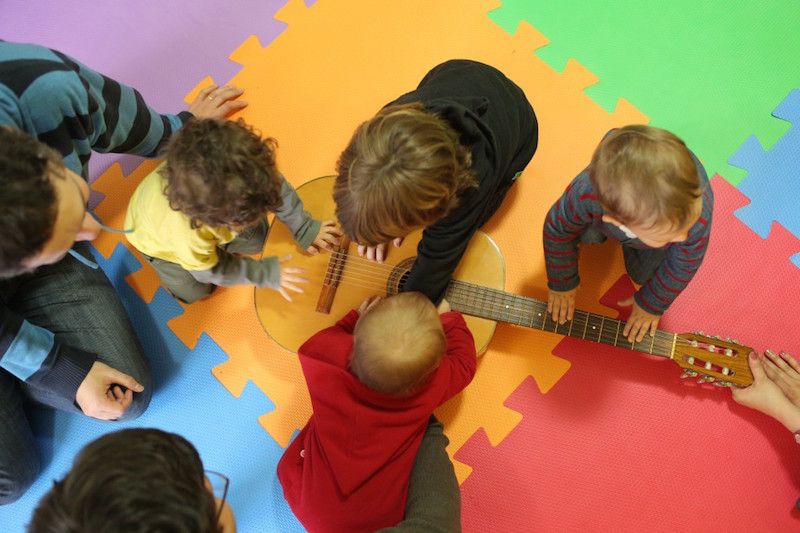 7 dicas para fazer atividades musicais com seus filhos em casa
