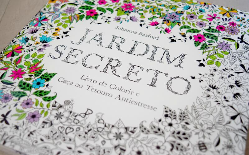 Livro de Colorir e Caça ao Tesouro Antiestresse: Jardim Secreto