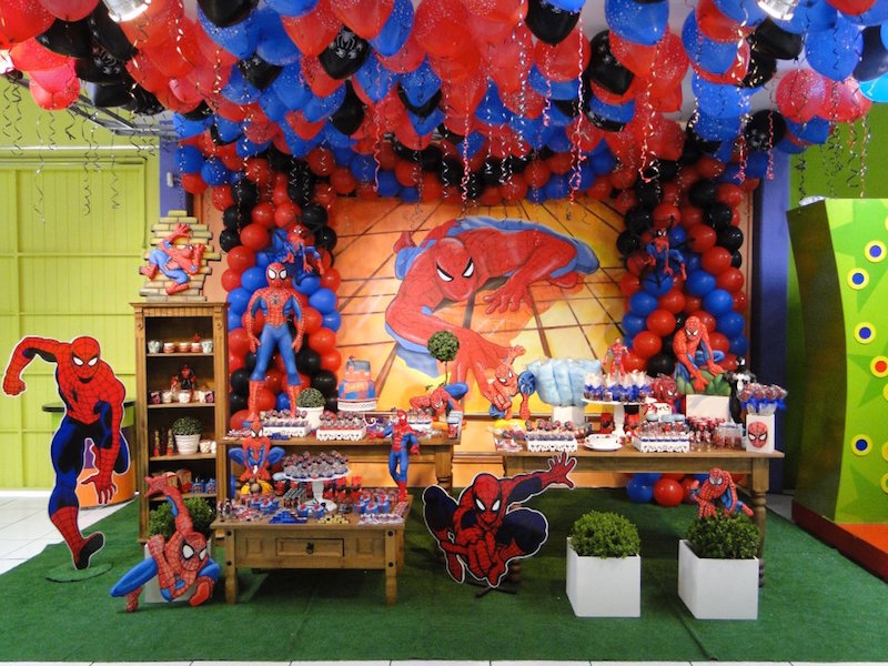 festa-infantil-homem-aranha-baloes-no-teto