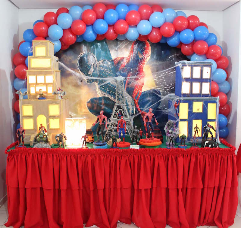festa-infantil-homem-aranha-bonecos