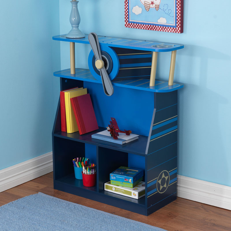 quarto-infantil-aviões-estante-azul