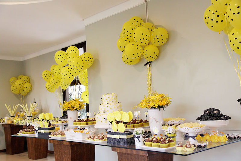 festa-infantil-abelhinha-mesa-de-vidro