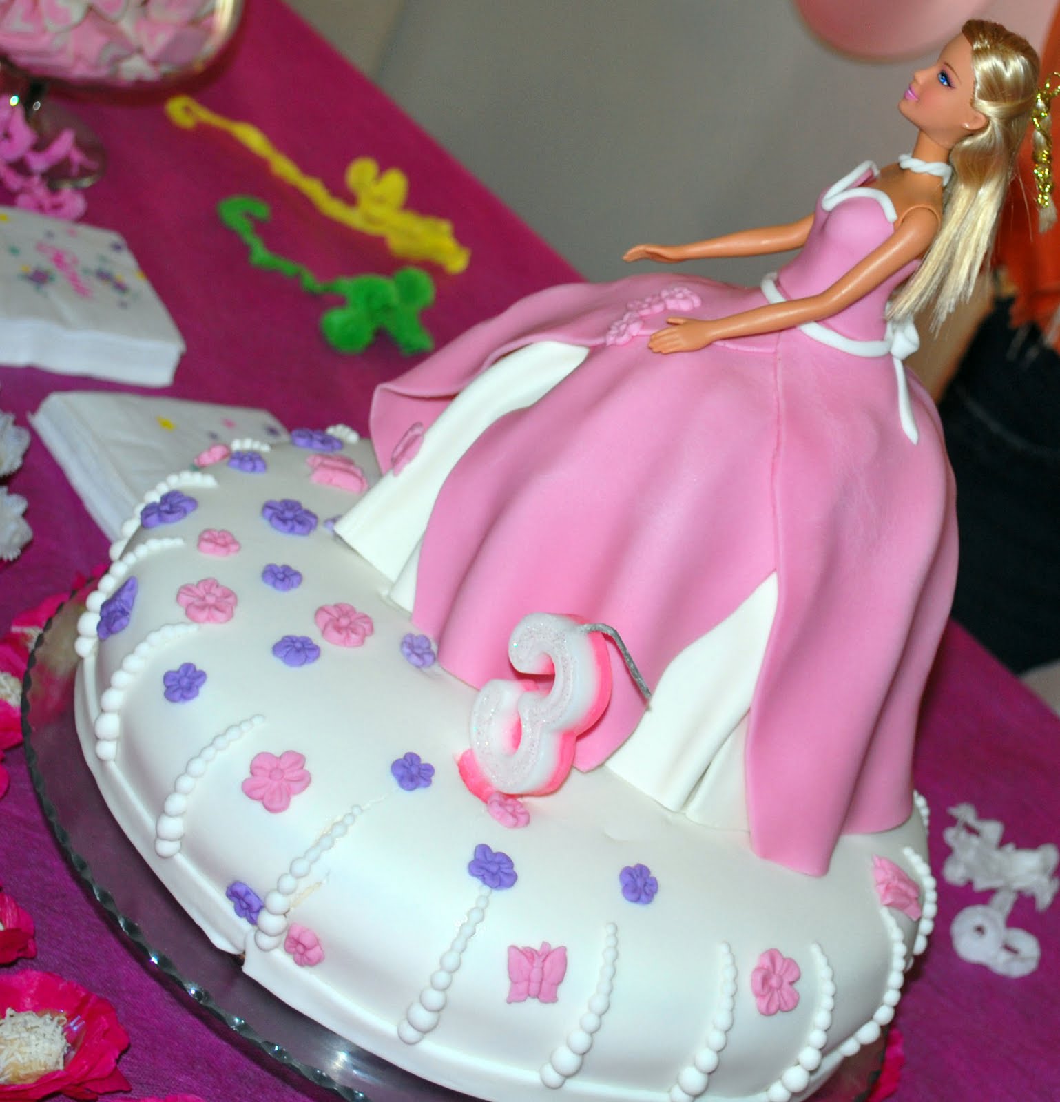 festa-infantil-da-barbie-bolo-branco