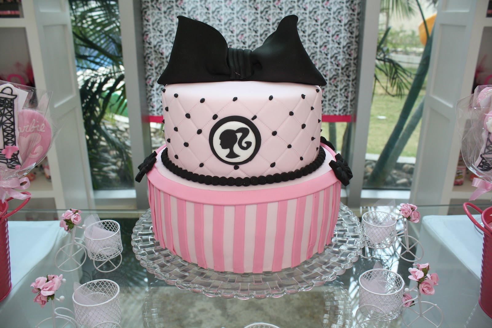festa-infantil-da-barbie-bolo-rosa