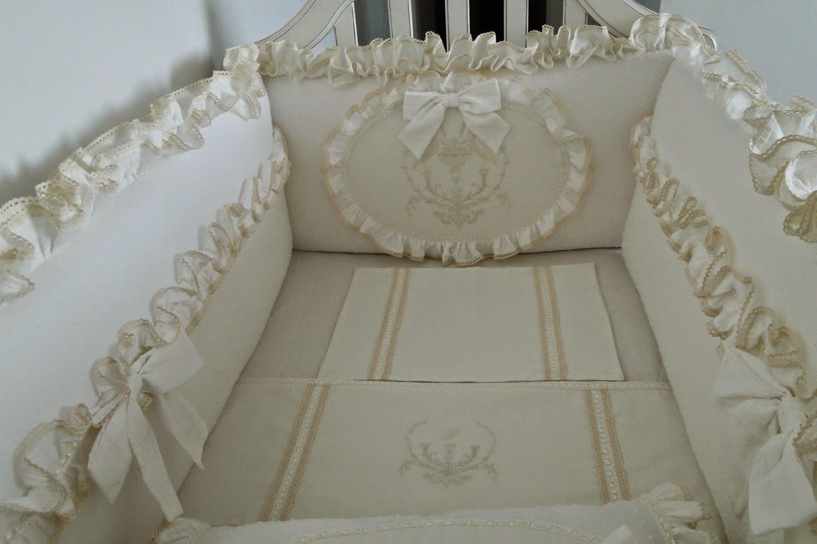 quarto-infantil-bege-berço