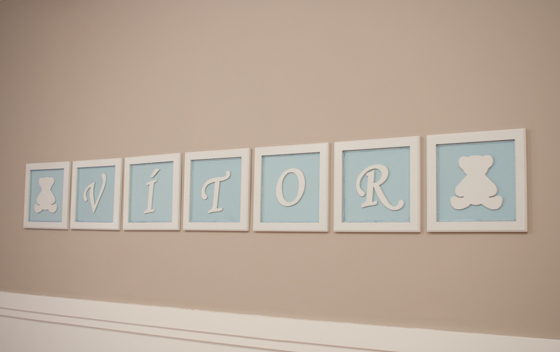 quarto-infantil-bege-nome