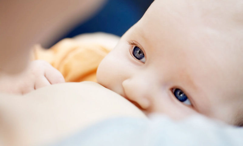 9 Benefícios da amamentação para a mãe e bebê
