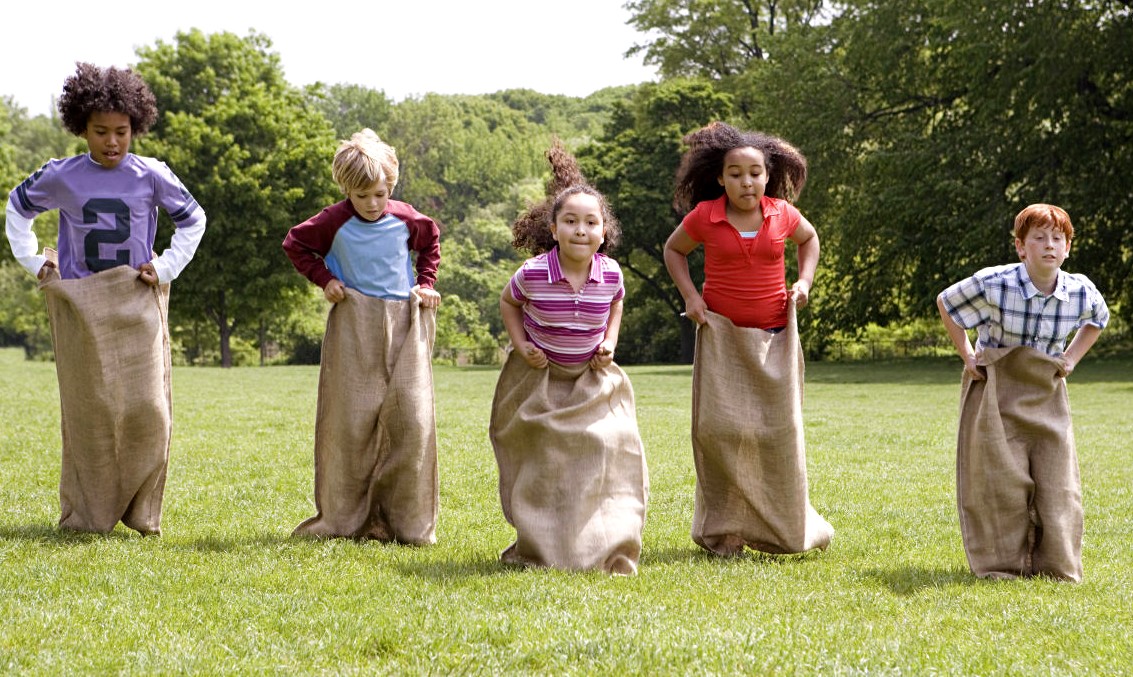 festa-infantil-corrida-do-saco