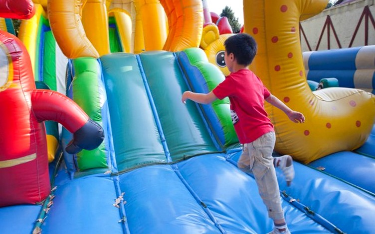 festa-infantil-tobogã-inflável