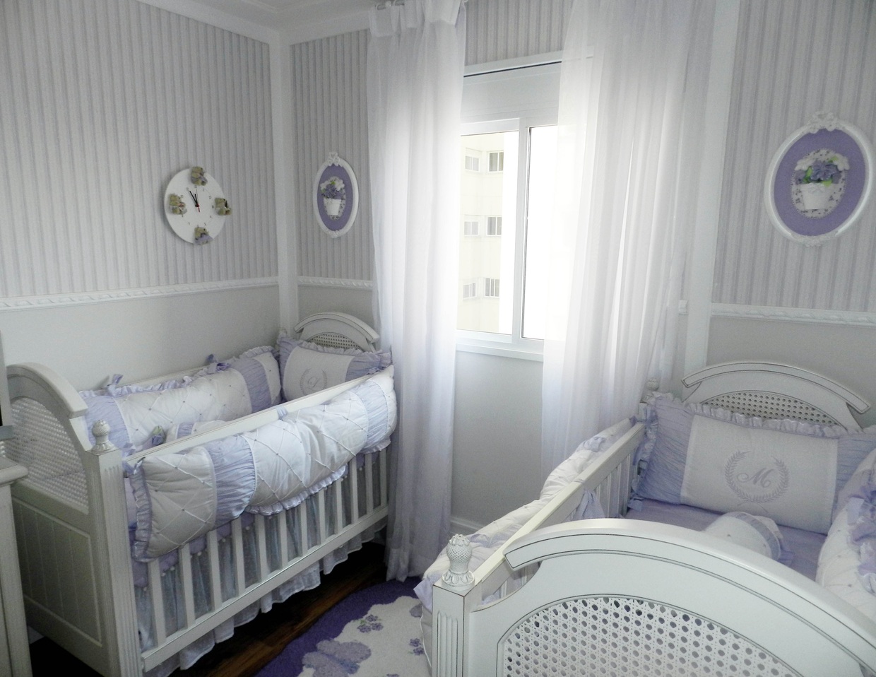quarto-de-bebe-lilás