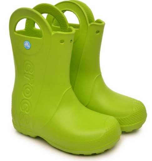 roupas infantis para as férias galocha crocs tricae