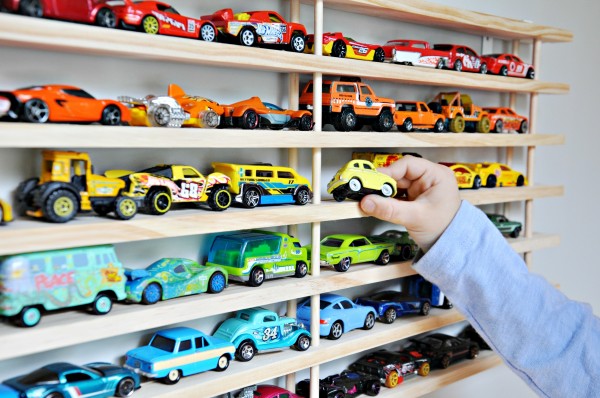 Quarto Infantil: Como Organizar os Carrinhos de Brinquedo