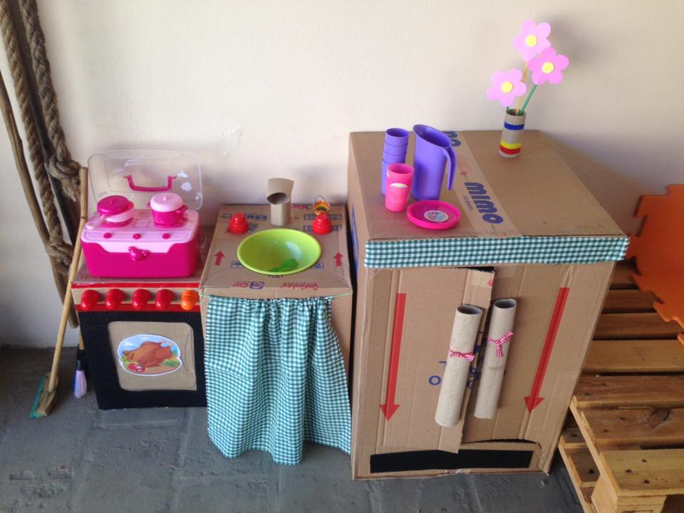 Criança na Cozinha (de Papelão): Faça Você Mesma a Brincadeira!