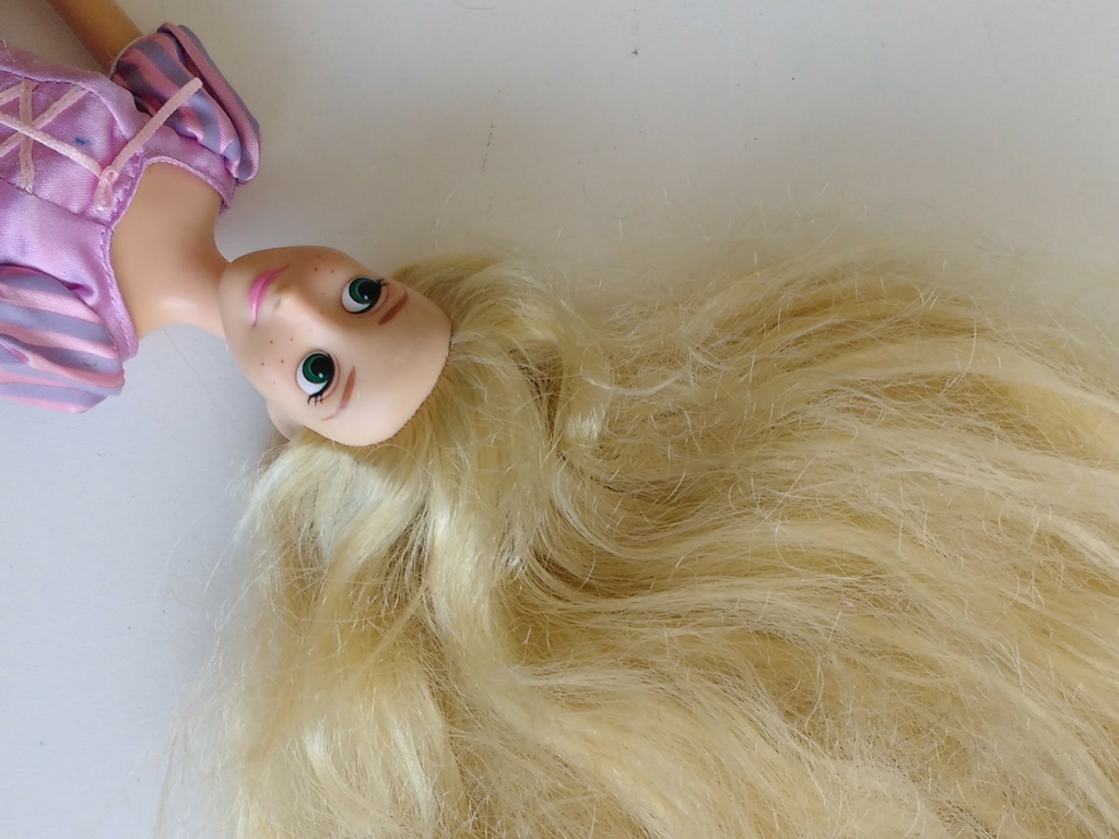 Como lavar os cabelos da boneca Barbie? Antes e Depois!