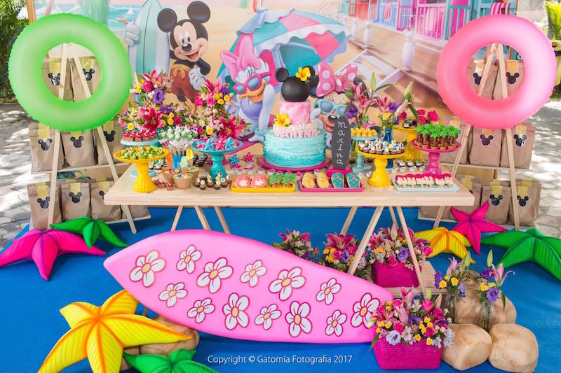 Como usar flores na decoração de festa infantil
