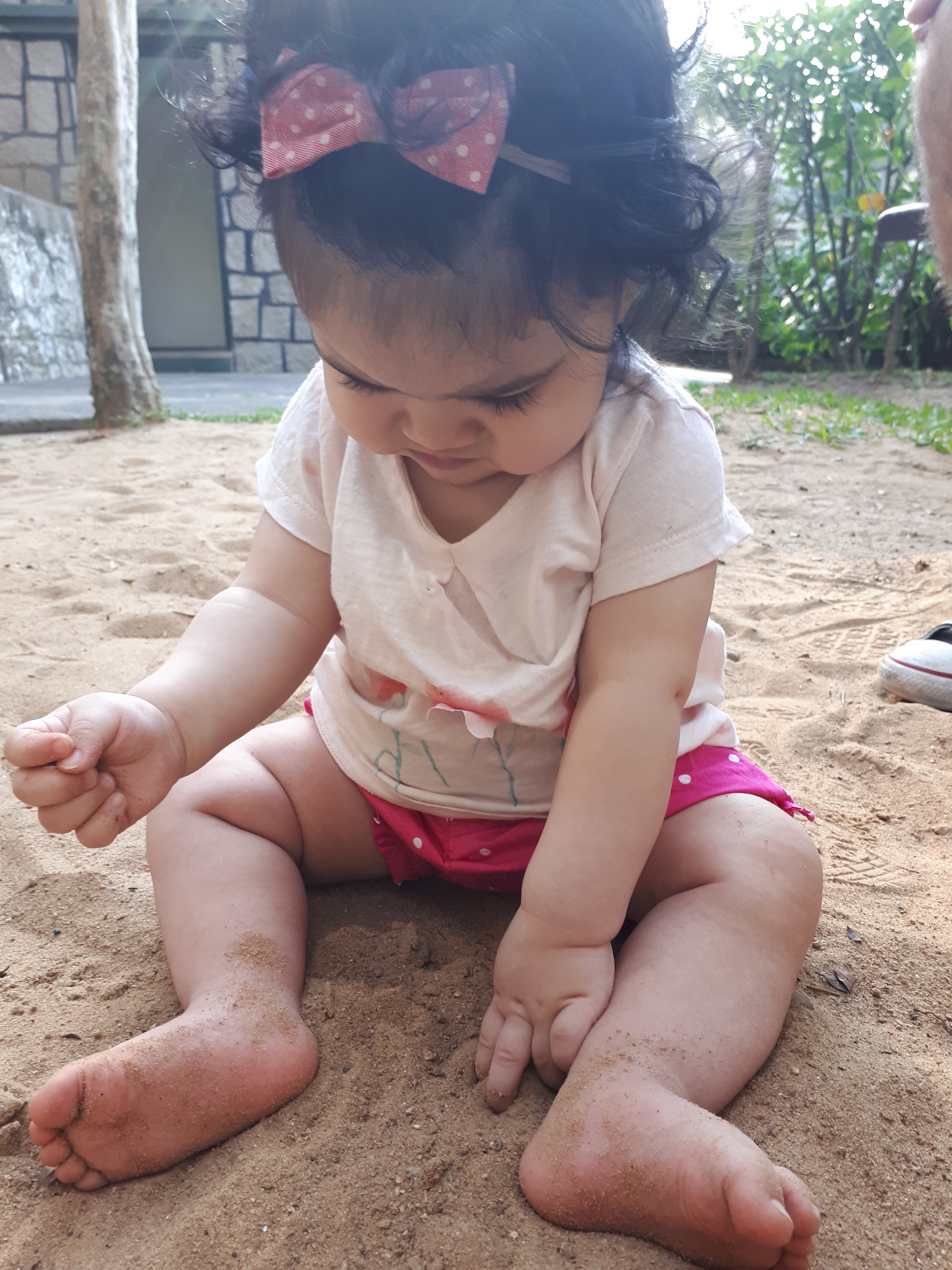 bebe-7-meses-areia