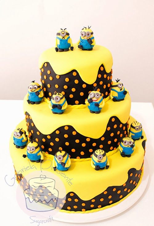 bolo-minions-bolinhas