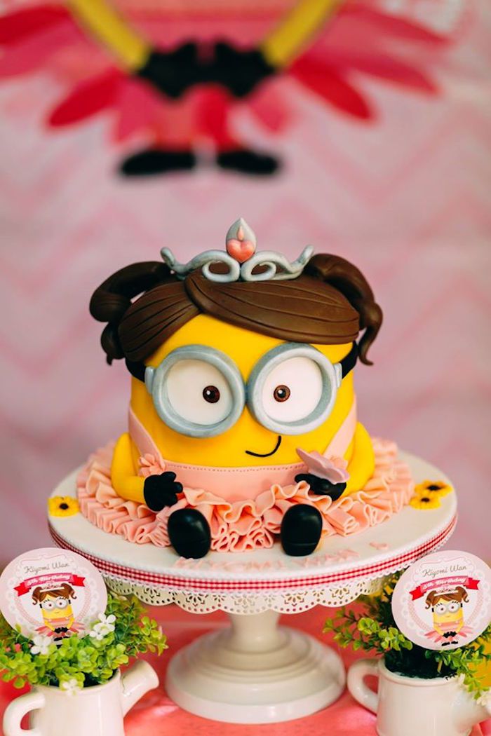 bolo-minions-festa-infantil-rosa