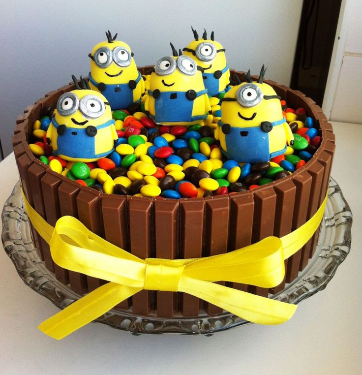 bolo-minions-kit-kat