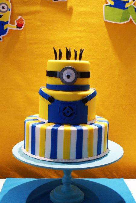 bolo-minions-listras