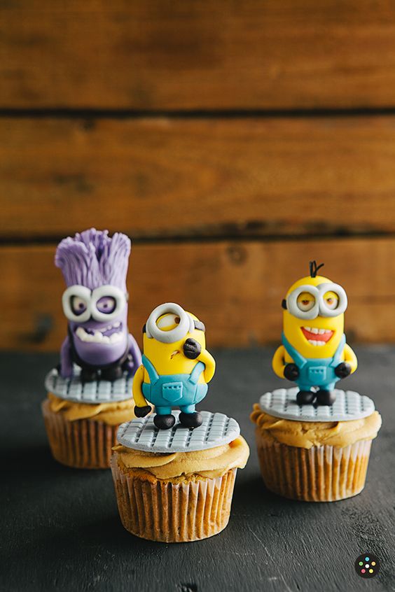 cupcake-minions-bolo