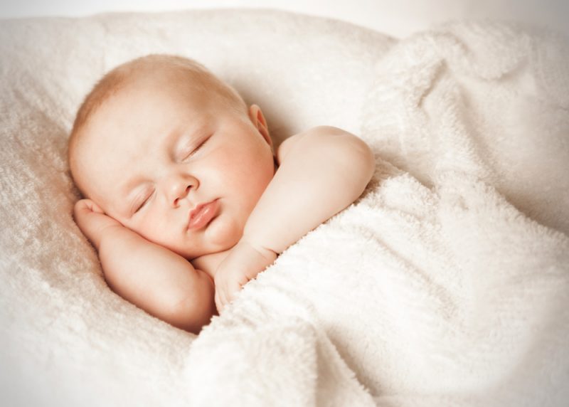 Seis dicas para fazer o bebê dormir a noite inteira