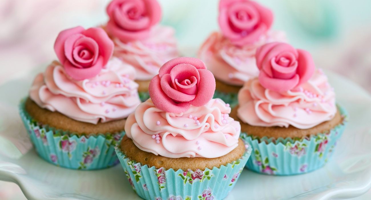 Cupcakes decorados com tema de bebê