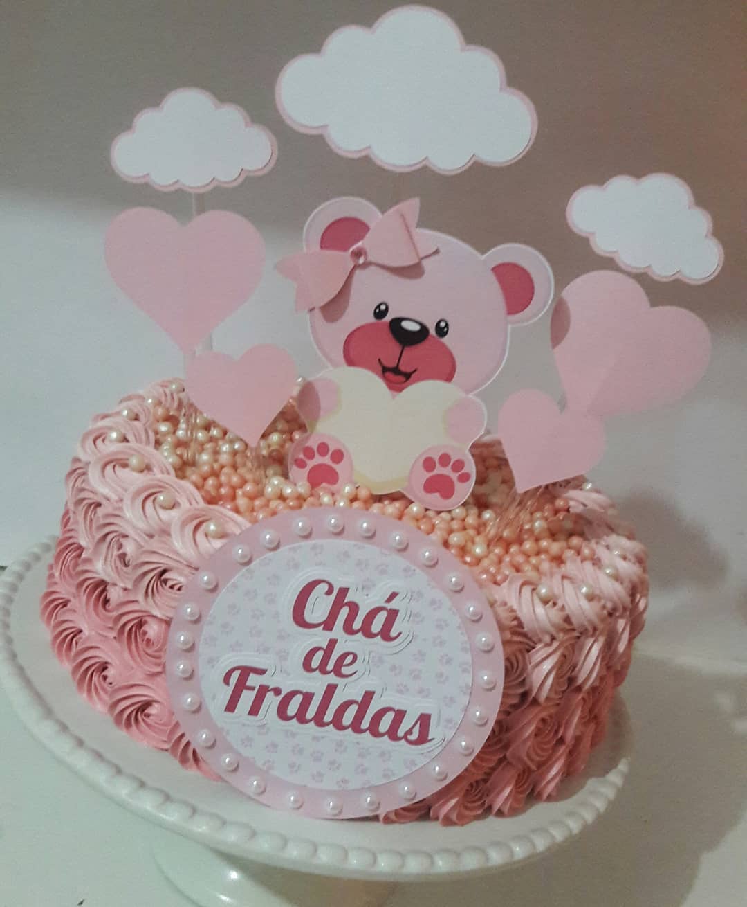 Bolo de chá de bebê decorado com tema de ursinho