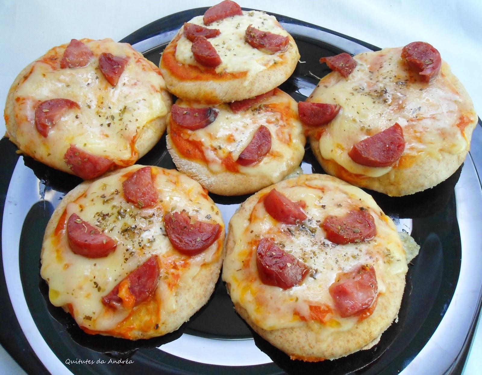 Torta salgada e outros salgados para chá de bebê