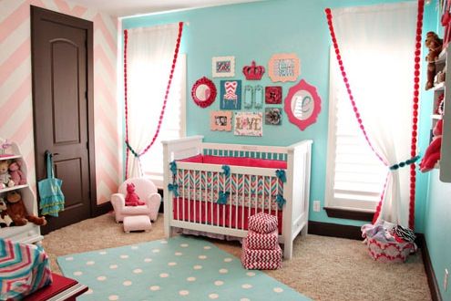 quarto-de-bebe-alegre
