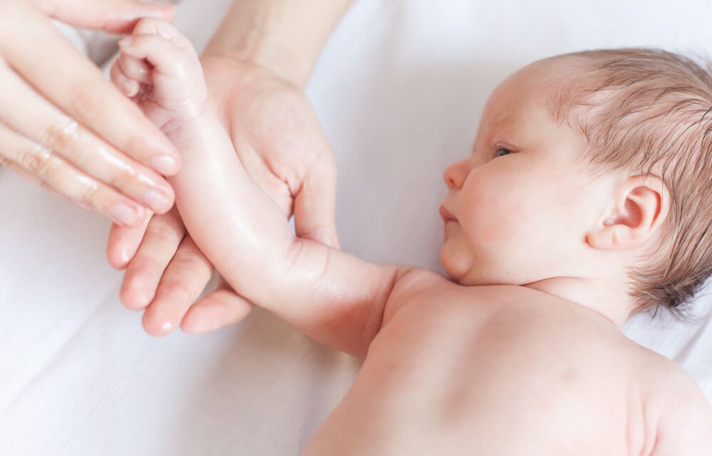 5 mitos e 5 verdades sobre os cuidados com a pele do bebê