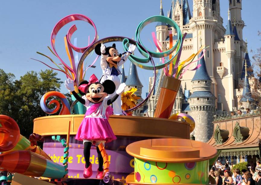 Saiba como economizar nas férias para Orlando com a alta do dólar