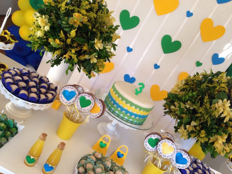 Decoração de festa infantil Copa do Mundo para meninas