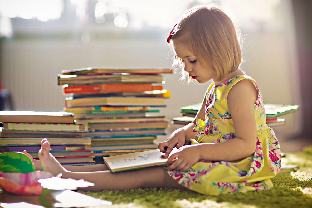 5 Dicas para ajudar na alfabetização do seu filho (e 73 livros infantis para essa fase)