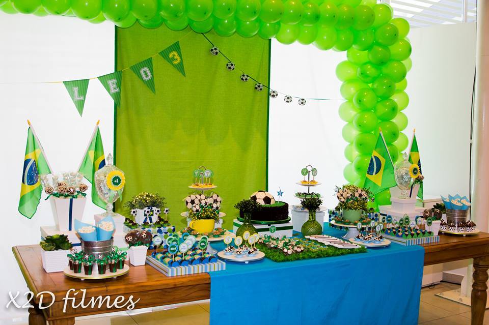Decoração Festa Infantil Copa do Mundo com bandeiras