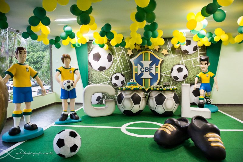 Enfeites gigantes para festa infantil Copa do Mundo seleção brasileira