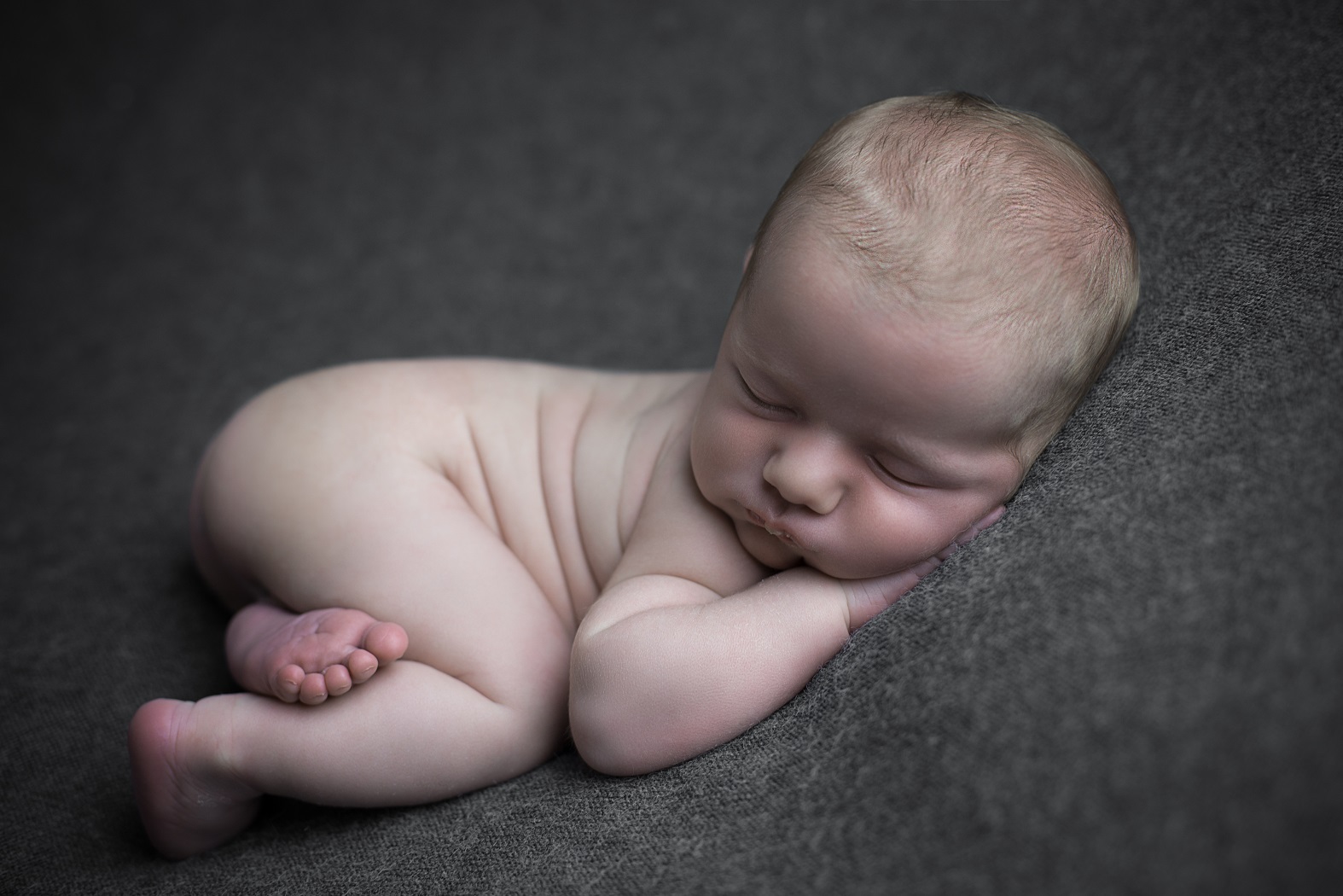 Ensaios “newborn”, modalidade fotográfica que virou tendência entre as mães