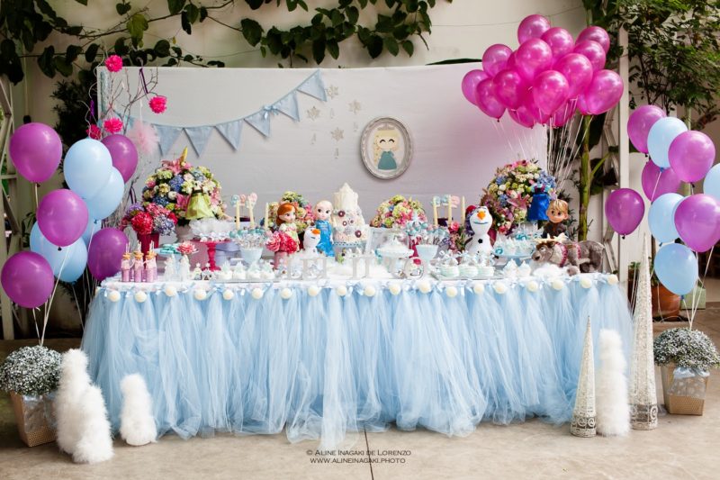 decoração para festa de princesa com o tema frozen