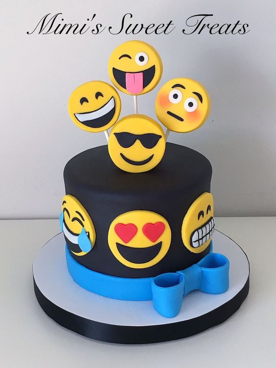 ideia de bolo para festa emoji